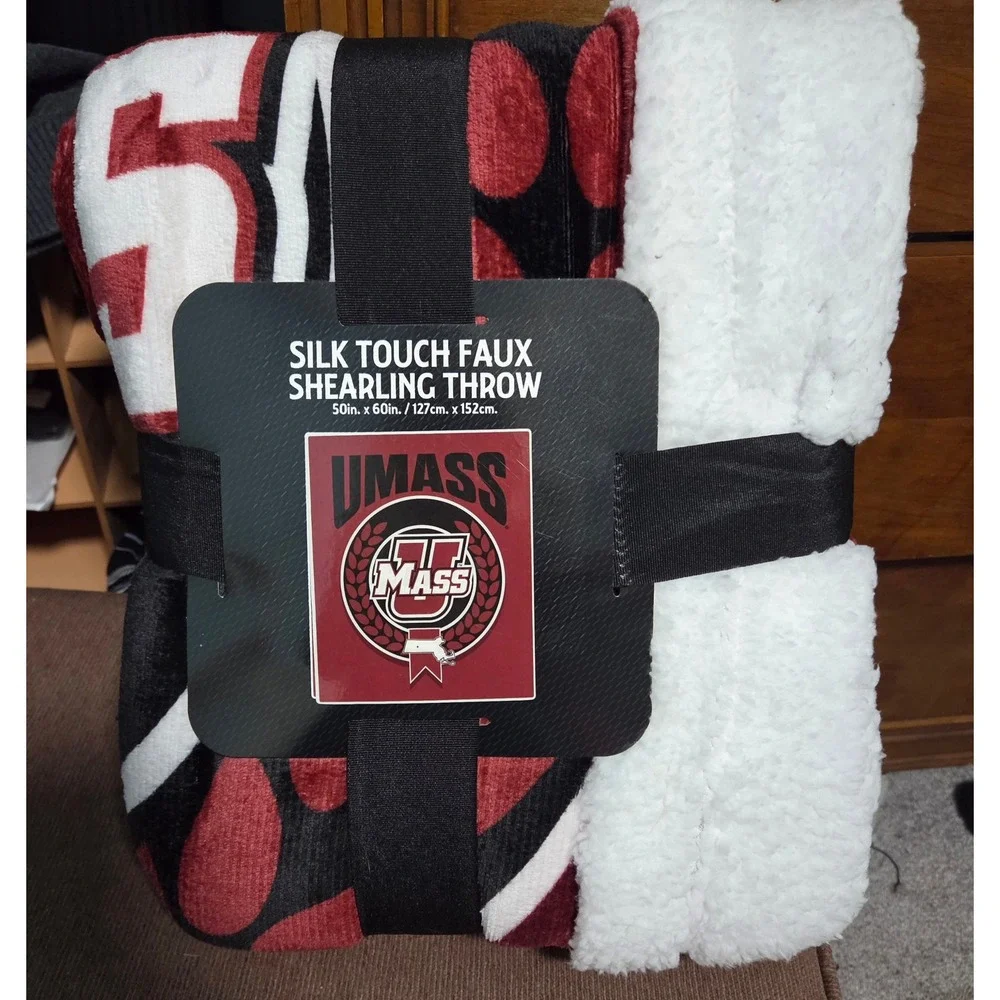 UMass Minutemen Silk Touch Faux Shearling Throw Blanket 50x60 Northwest Red
